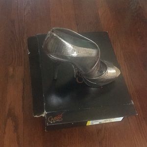 Never worn Carlos Santana Platform Pumps